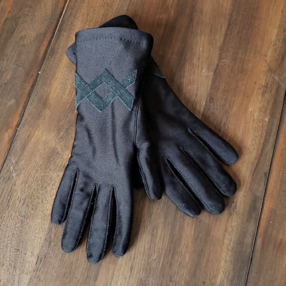 Women's NWOT Lined Water Repellent Thinsulate Spandex Gloves